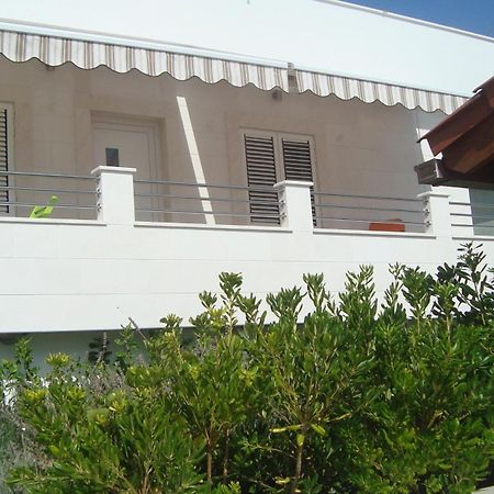 Apartments Niana With Heated Seawater Swimingpool Donji Okrug  Extérieur photo