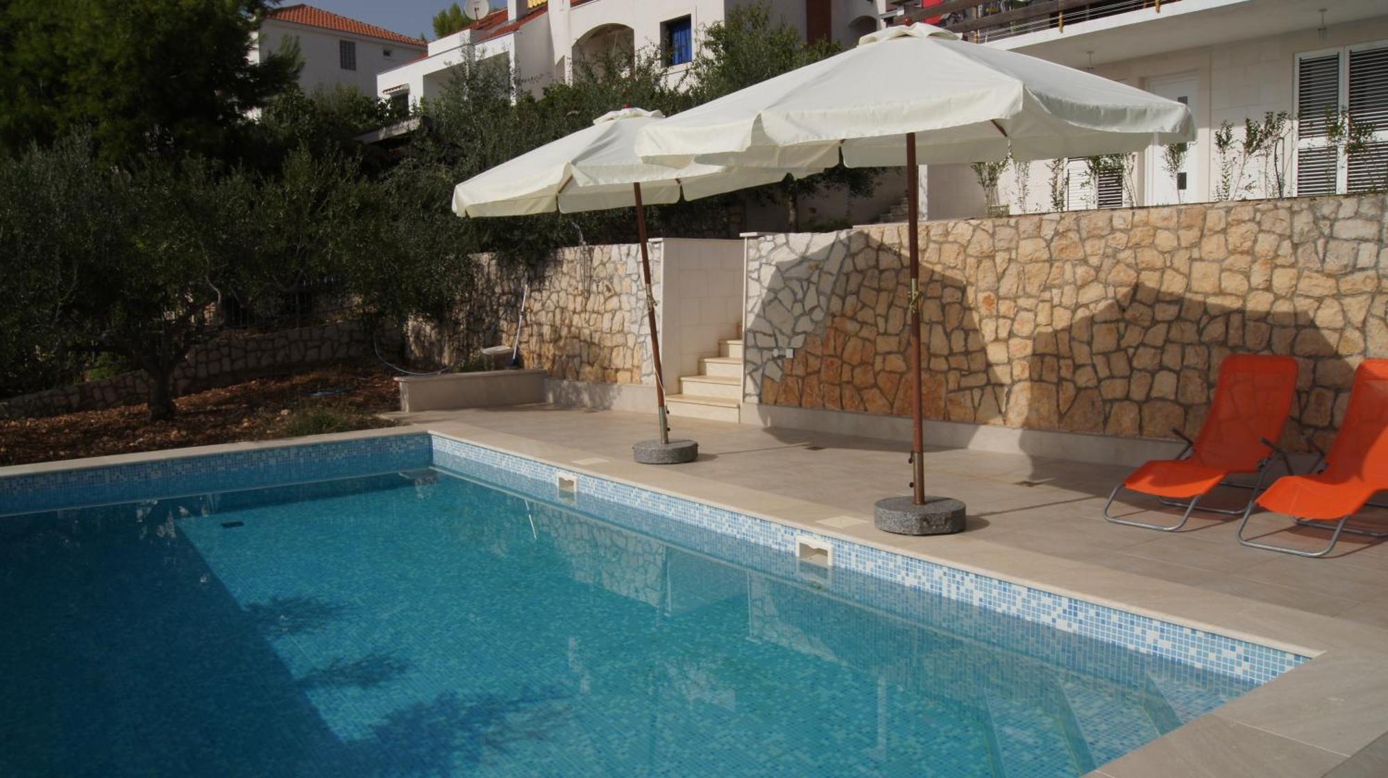Apartments Niana With Heated Seawater Swimingpool Donji Okrug  Extérieur photo