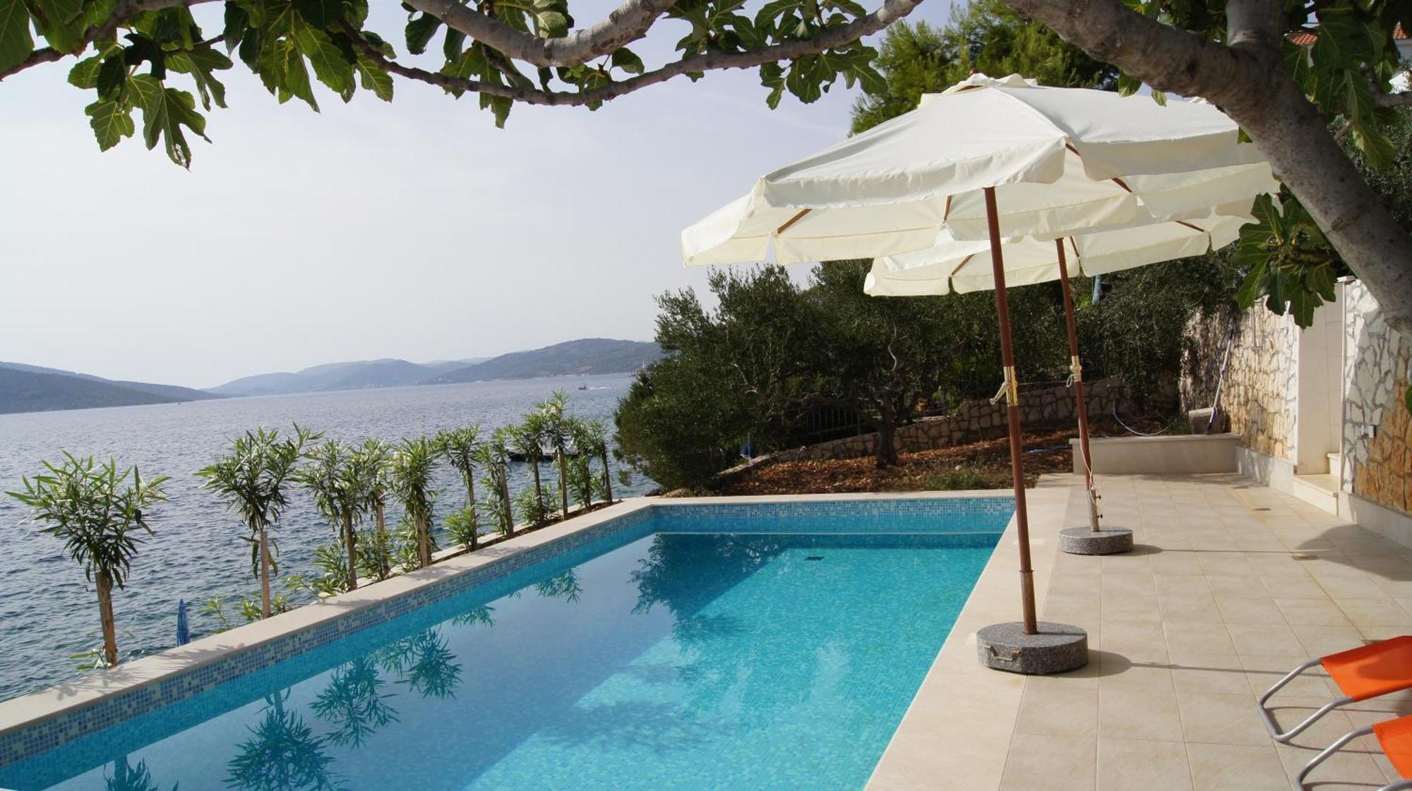 Apartments Niana With Heated Seawater Swimingpool Donji Okrug  Extérieur photo