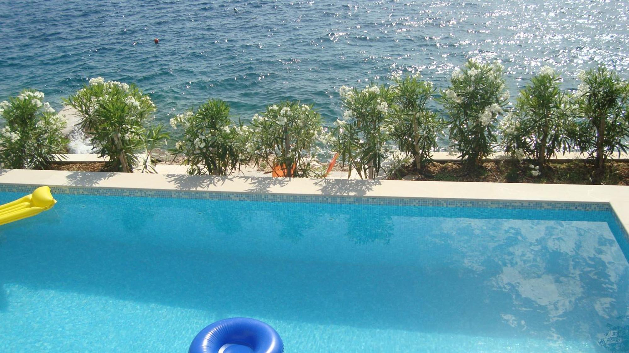 Apartments Niana With Heated Seawater Swimingpool Donji Okrug  Extérieur photo