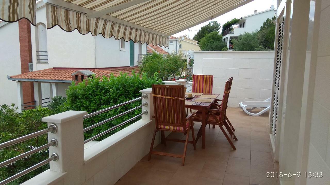 Apartments Niana With Heated Seawater Swimingpool Donji Okrug  Extérieur photo
