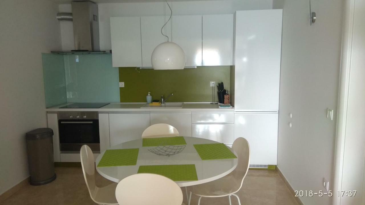 Apartments Niana With Heated Seawater Swimingpool Donji Okrug  Extérieur photo