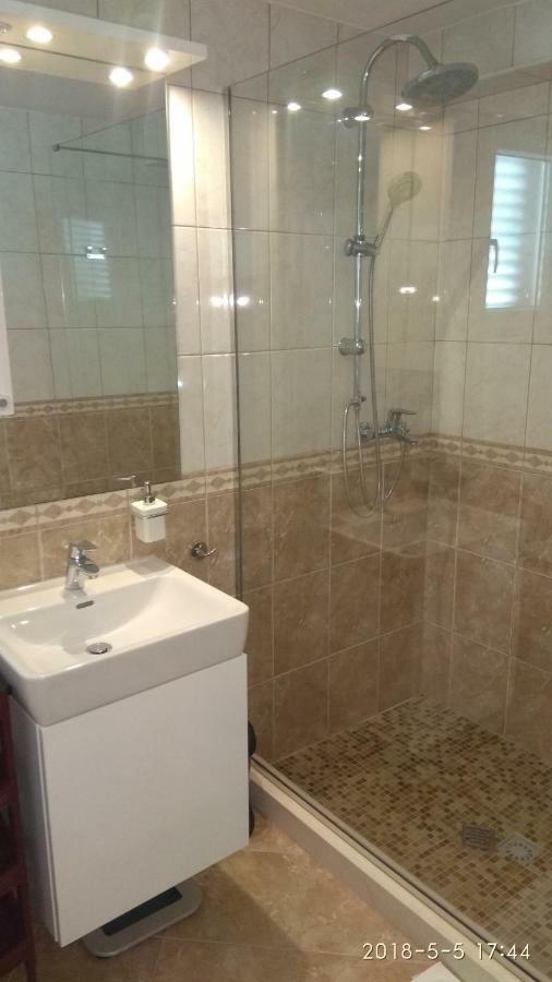 Apartments Niana With Heated Seawater Swimingpool Donji Okrug  Extérieur photo