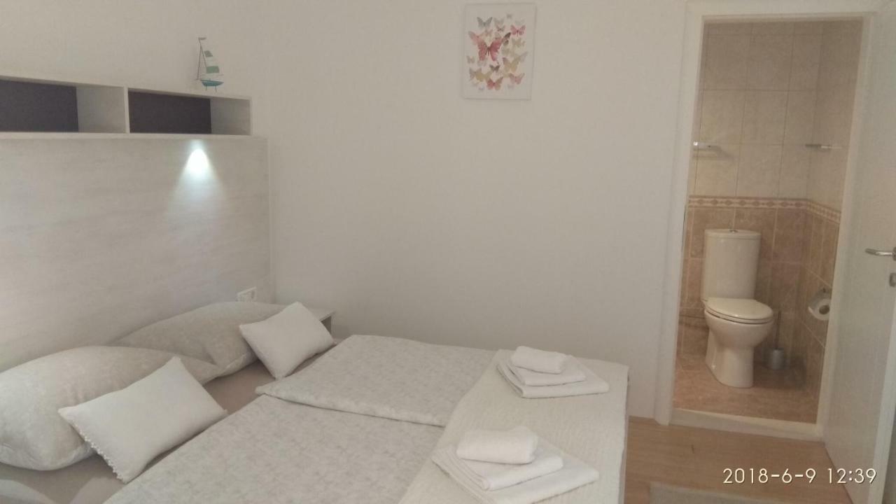 Apartments Niana With Heated Seawater Swimingpool Donji Okrug  Extérieur photo