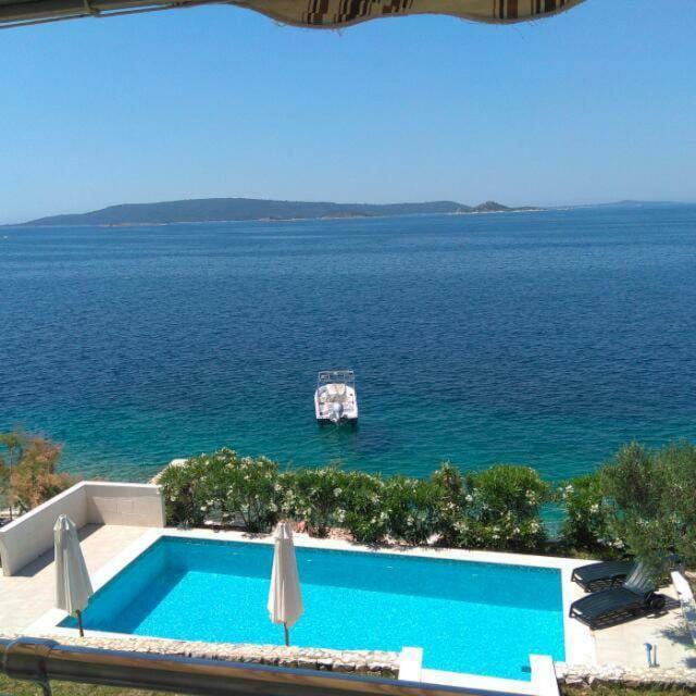 Apartments Niana With Heated Seawater Swimingpool Donji Okrug  Extérieur photo