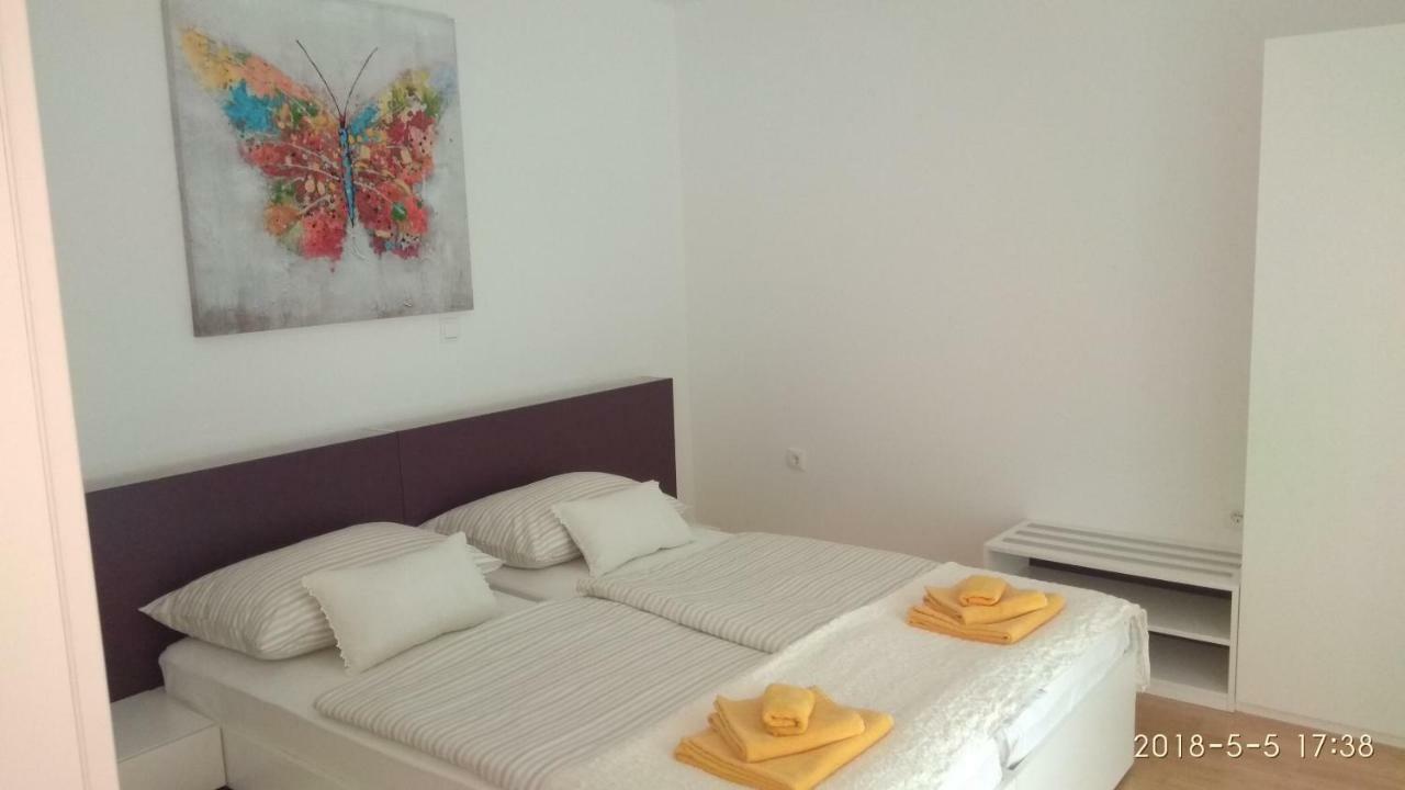 Apartments Niana With Heated Seawater Swimingpool Donji Okrug  Extérieur photo